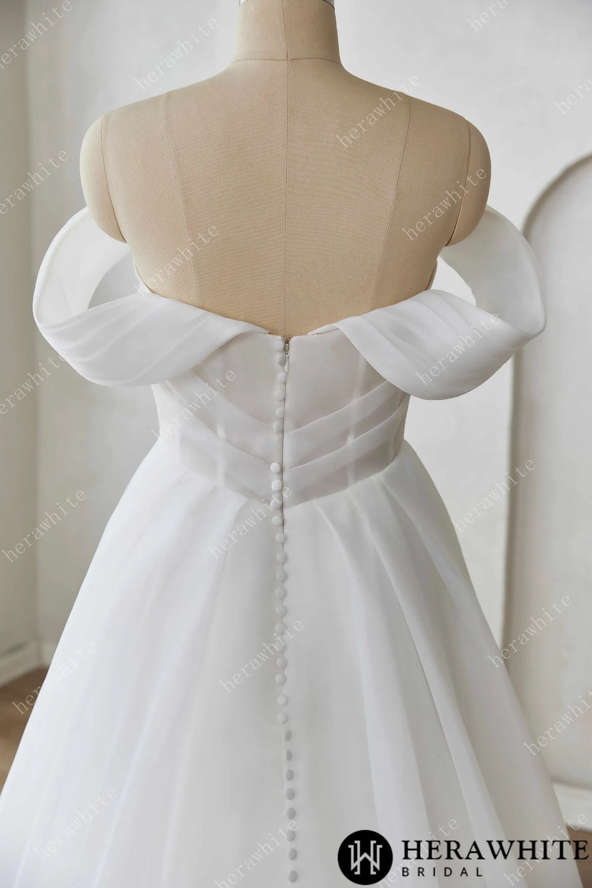 Romantic A-Line Wedding Dress with Detachable Off-Shoulder Straps and Pockets HW3640