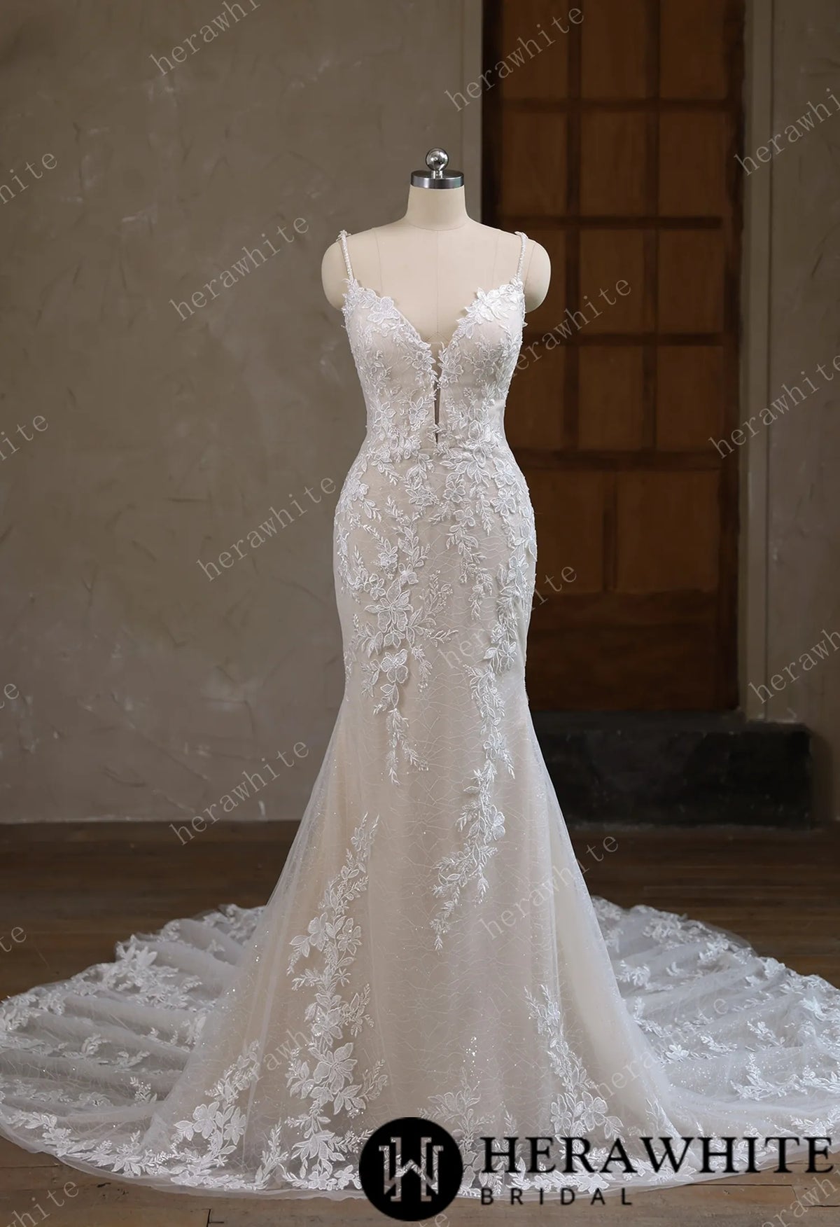 V-Neck Lace Mermaid Wedding Dress With Spaghetti Straps HW3643