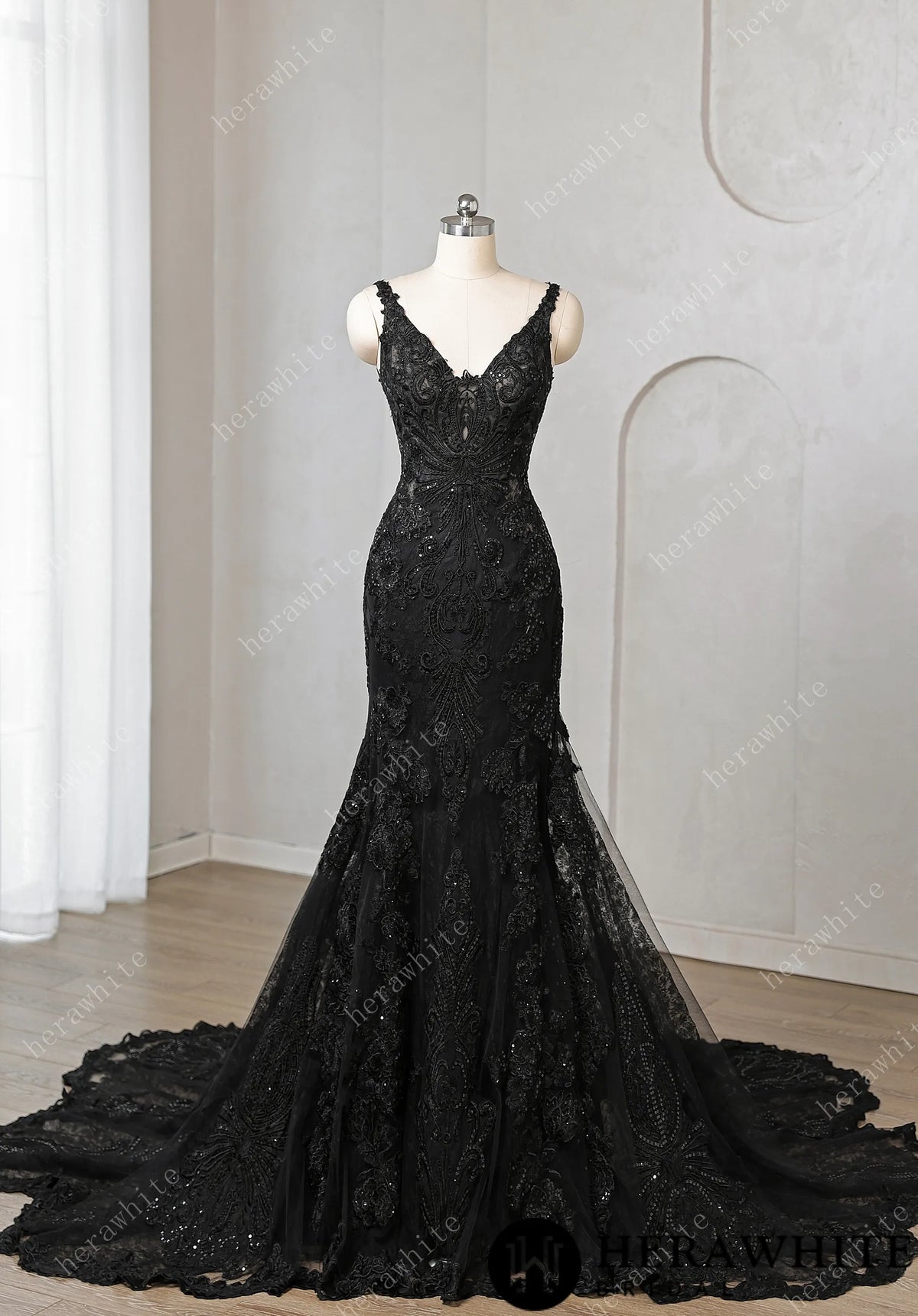 Sleek Trumpet Silhouette Tulle Bridal Gown with Dramatic Cathedral Train HW3692