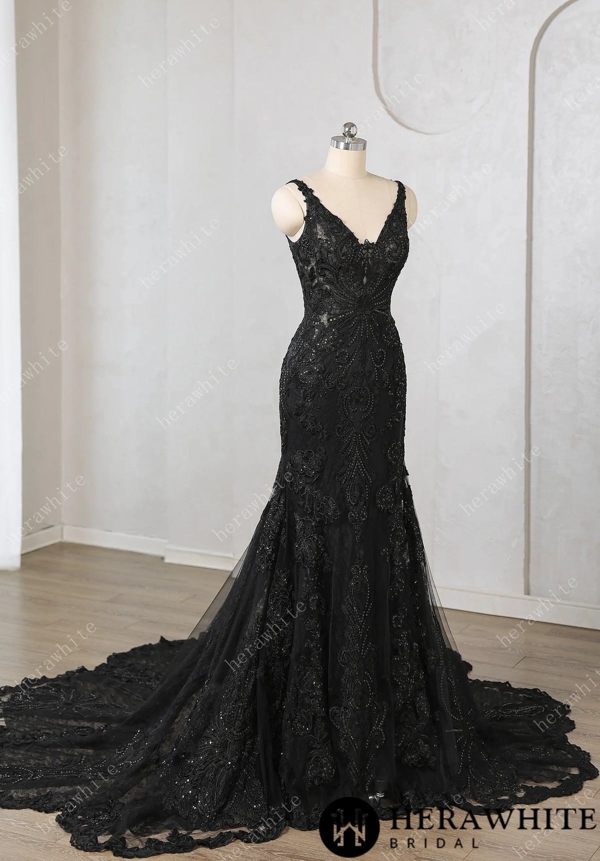 Sleek Trumpet Silhouette Tulle Bridal Gown with Dramatic Cathedral Train HW3692