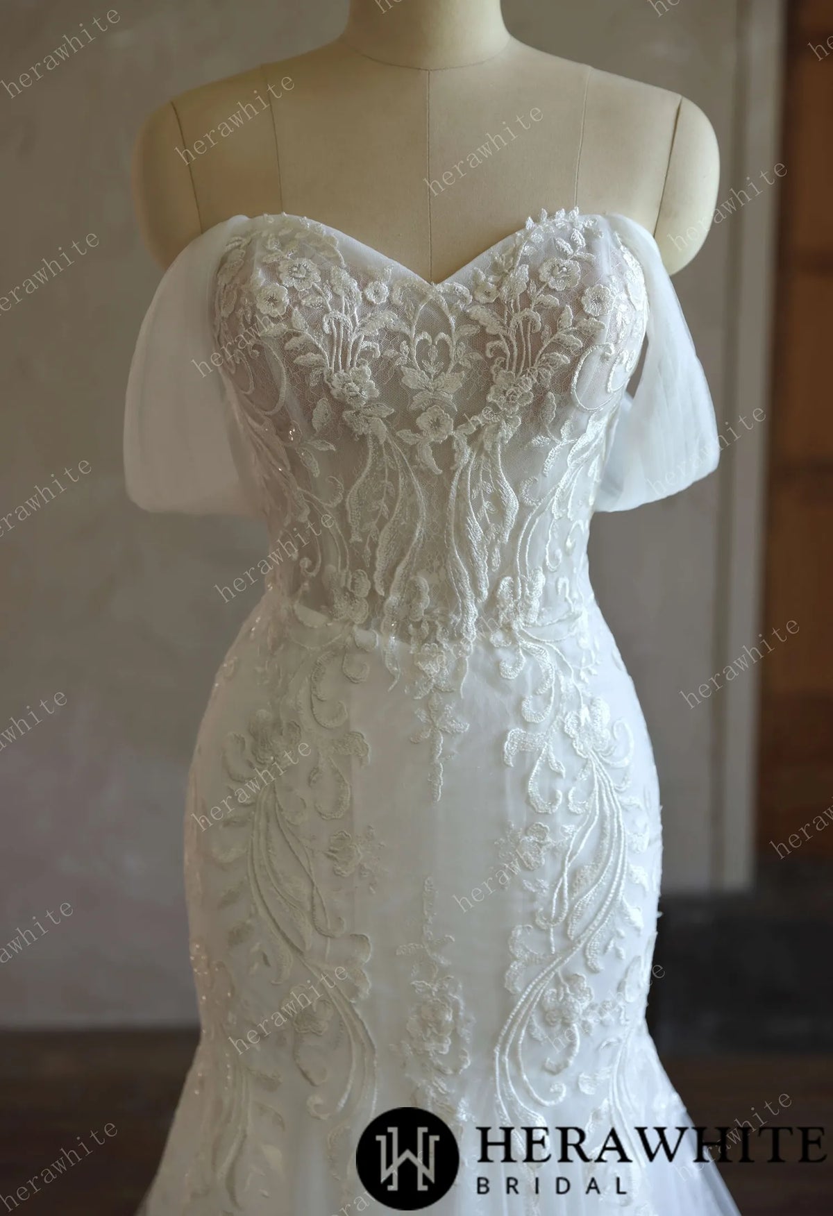 Sweetheart Lace Fit-and-Flare Wedding Gown With Detachable Off-Shoulder Sleeves & Scalloped Train HW3725