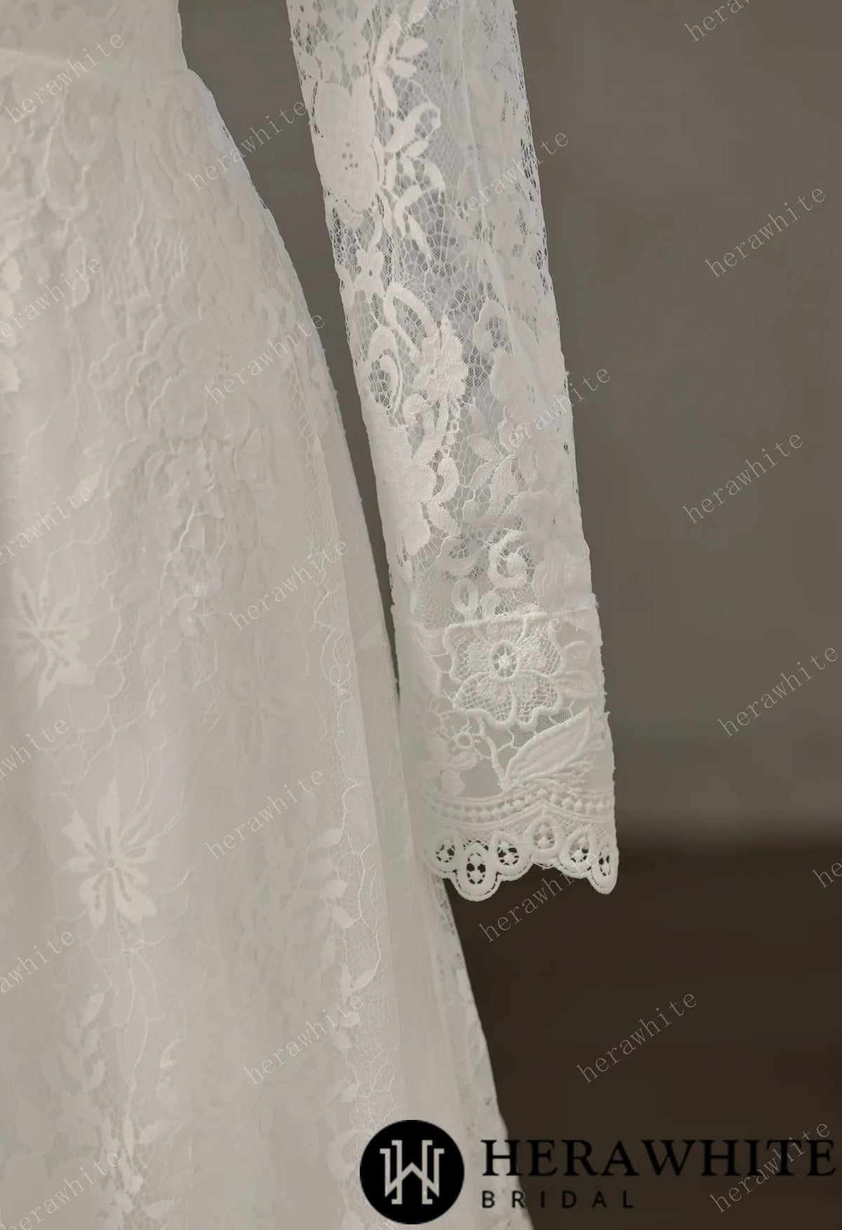 Vintage Boho Lace Sheath Wedding Gown With Illusion Long Bell Sleeves HW3751