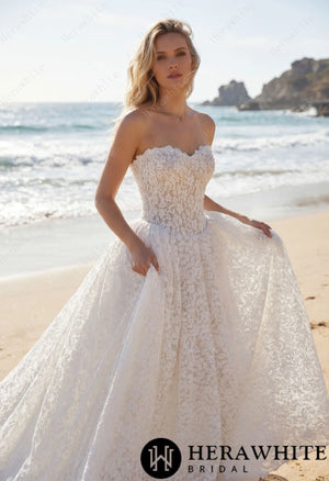 Chantilly Lace Sweetheart Basque Wedding Gown with Pearls Decoration HW3756