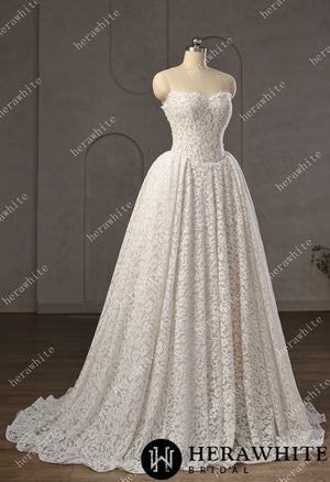 Chantilly Lace Sweetheart Basque Wedding Gown with Pearls Decoration HW3756