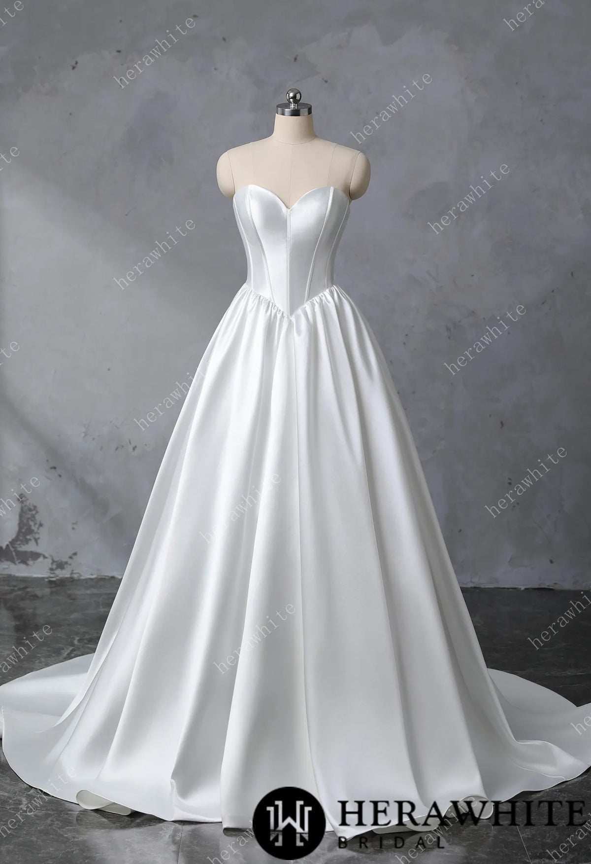 Strapless Sweetheart Neckline Wedding Dress with Chain jewelry HW3767