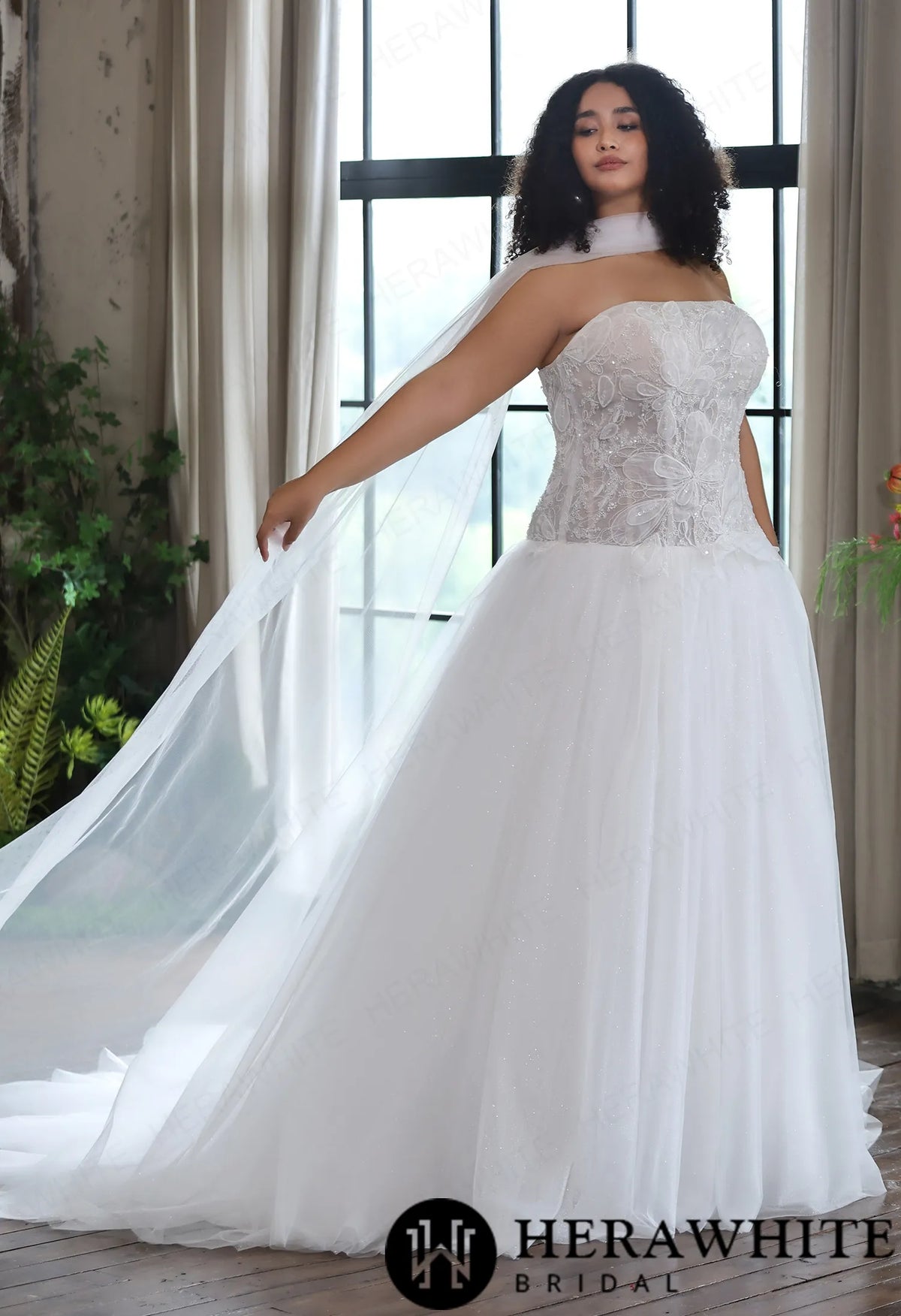 Romantic Glitter Tulle Ballgown with Detachable Shawl HW4045