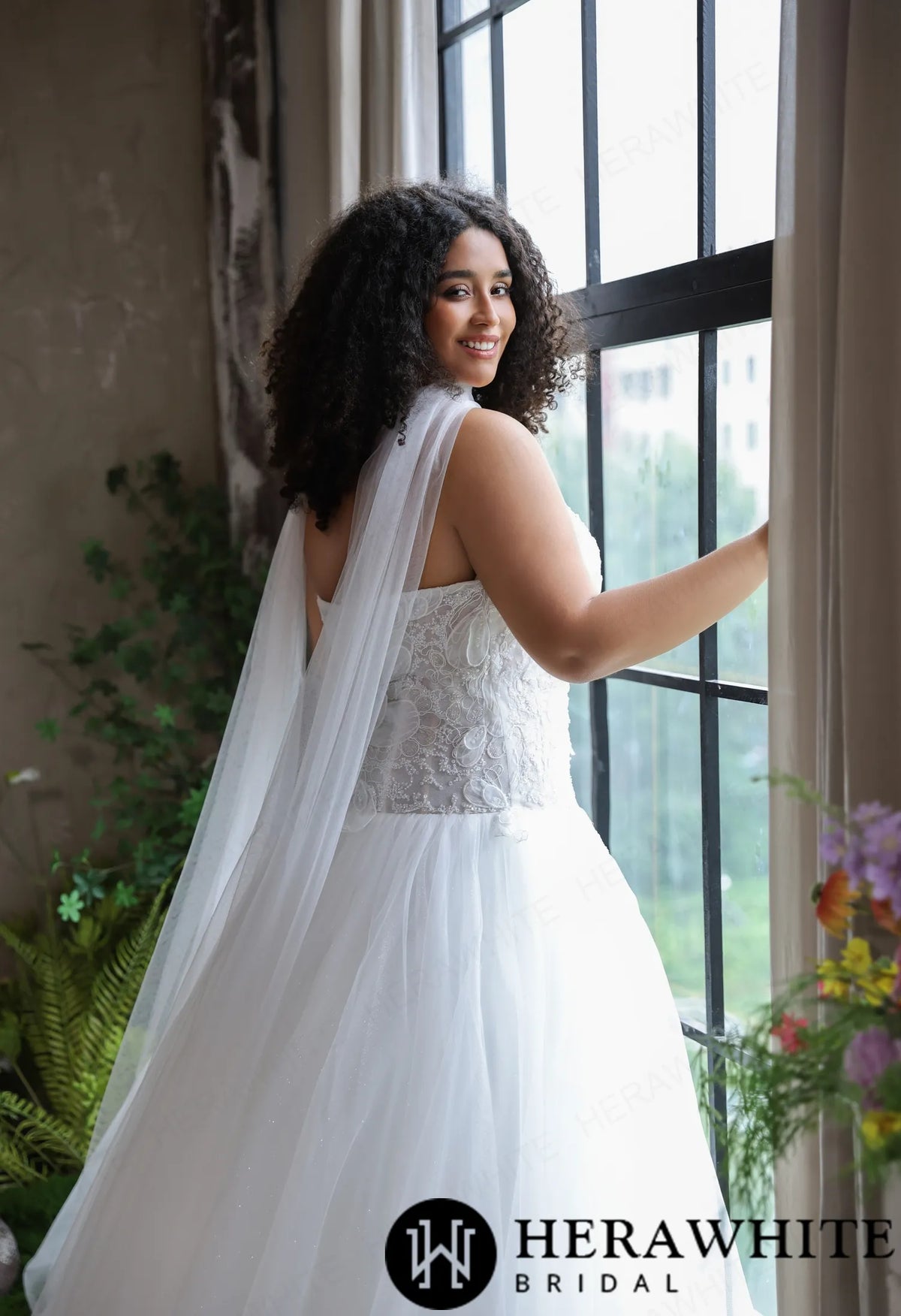 Romantic Glitter Tulle Ballgown with Detachable Shawl HW4045
