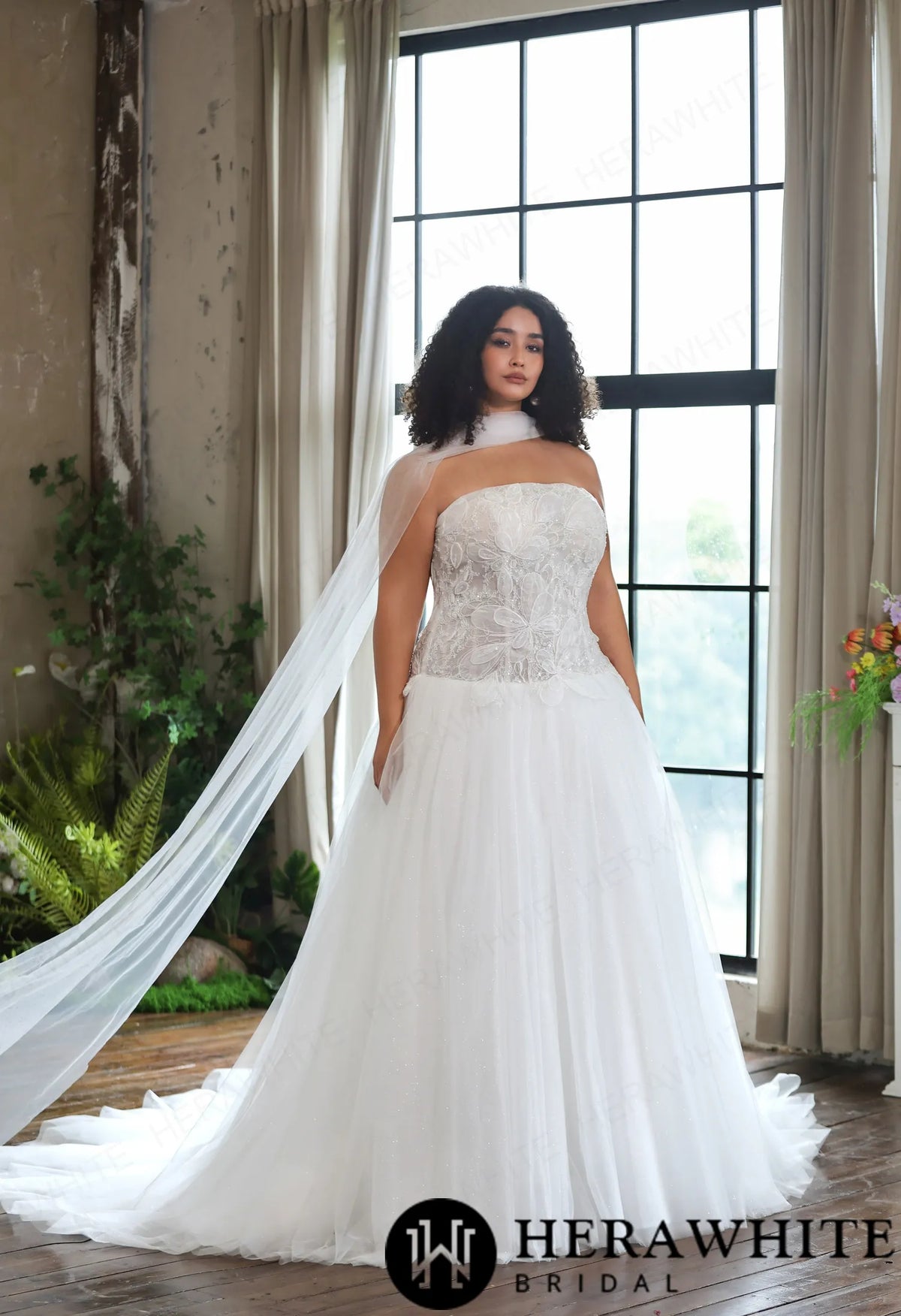 Romantic Glitter Tulle Ballgown with Detachable Shawl HW4045