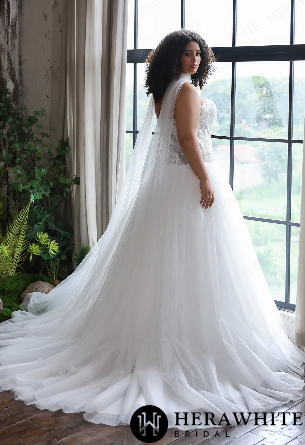 Romantic Glitter Tulle Ballgown with Detachable Shawl HW4045