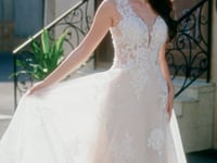 Timeless Sweetheart Neckline 3D Lace  A-line Wedding Dress With Pearl Chain Back Detail HW3854