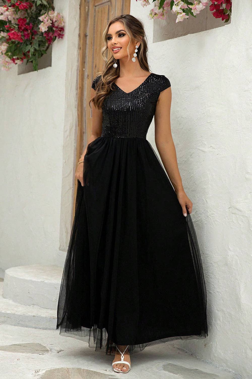 Sequin V-Neck Mesh Maxi Dress: Black / L